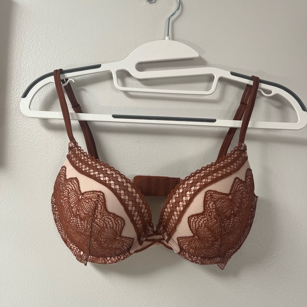 Excellent condition Victorias Secret “Very Sexy” push up bra, size 32D